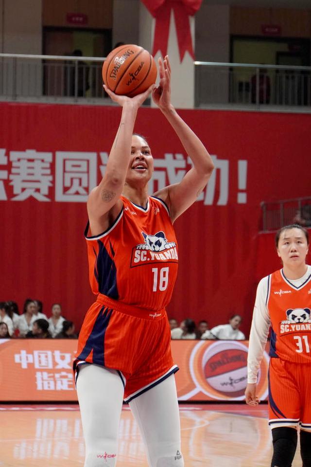 哈哈体育十年运营-坎贝奇“两双”带领四川女篮力克WCBA领头羊