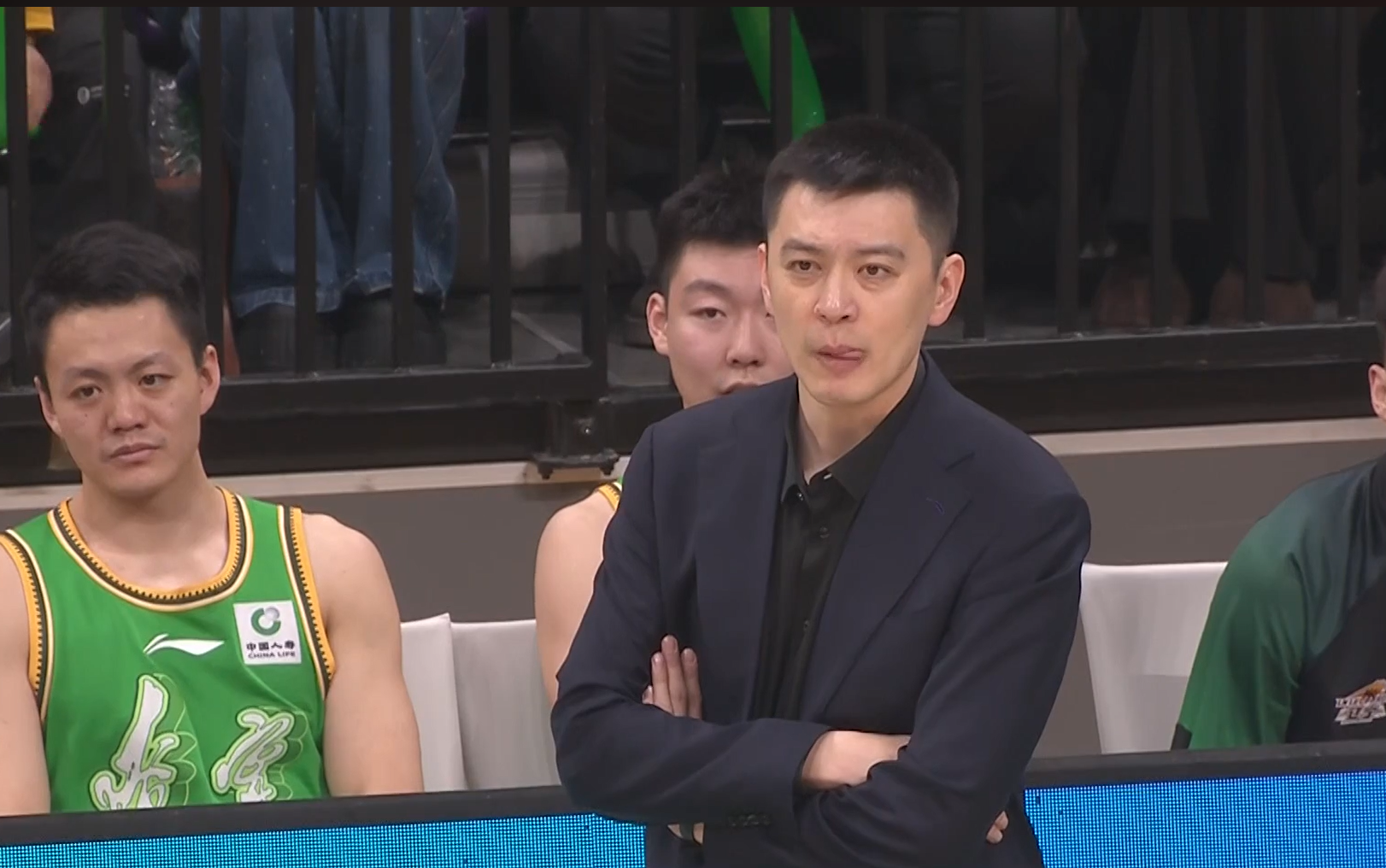 哈哈体育登录入口-一地鸡毛！辽宁输新疆队19分，还有3个坏消息 杨鸣很无奈